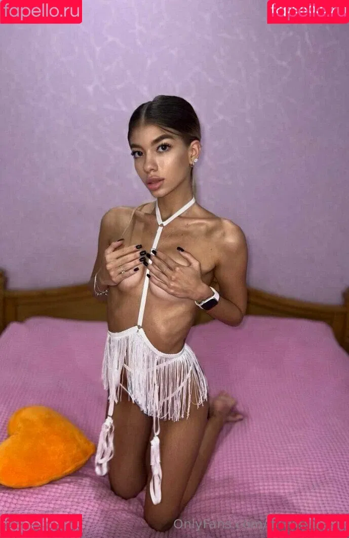 lill_liana_18 Onlyfans Photo Gallery 