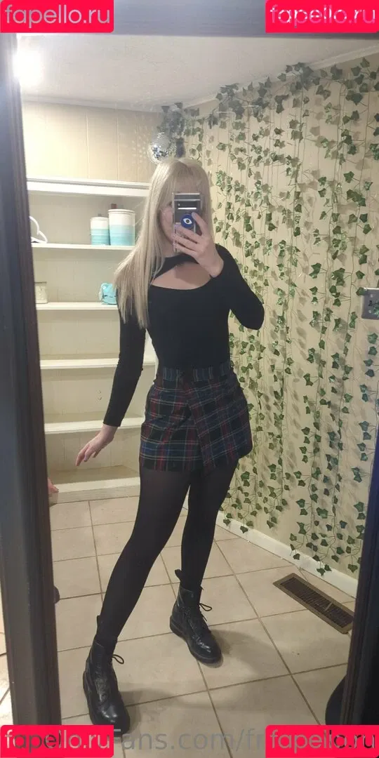 freemoon Onlyfans Photo Gallery 