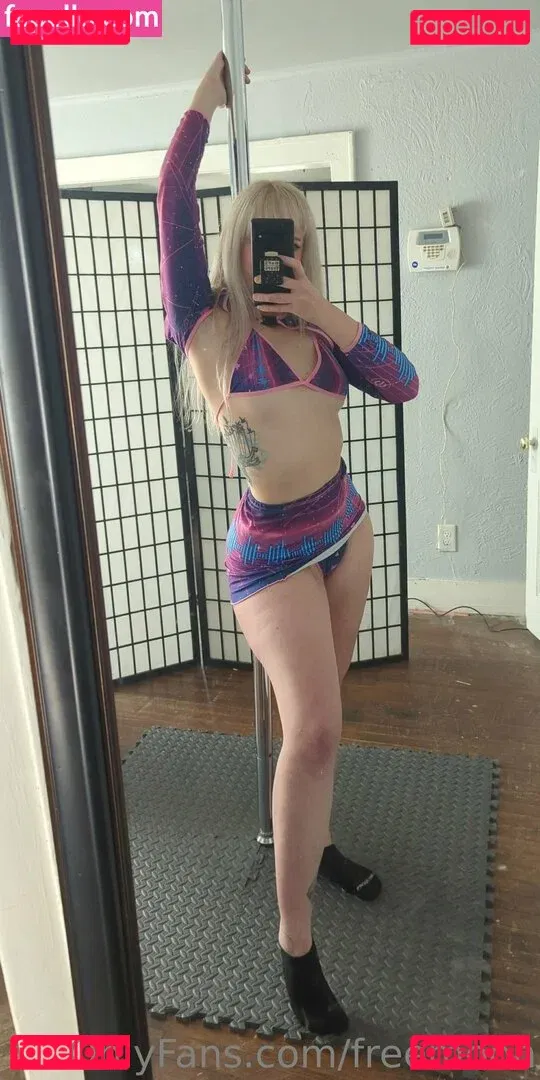 freemoon Onlyfans Photo Gallery 