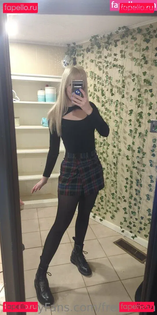 freemoon Onlyfans Photo Gallery 