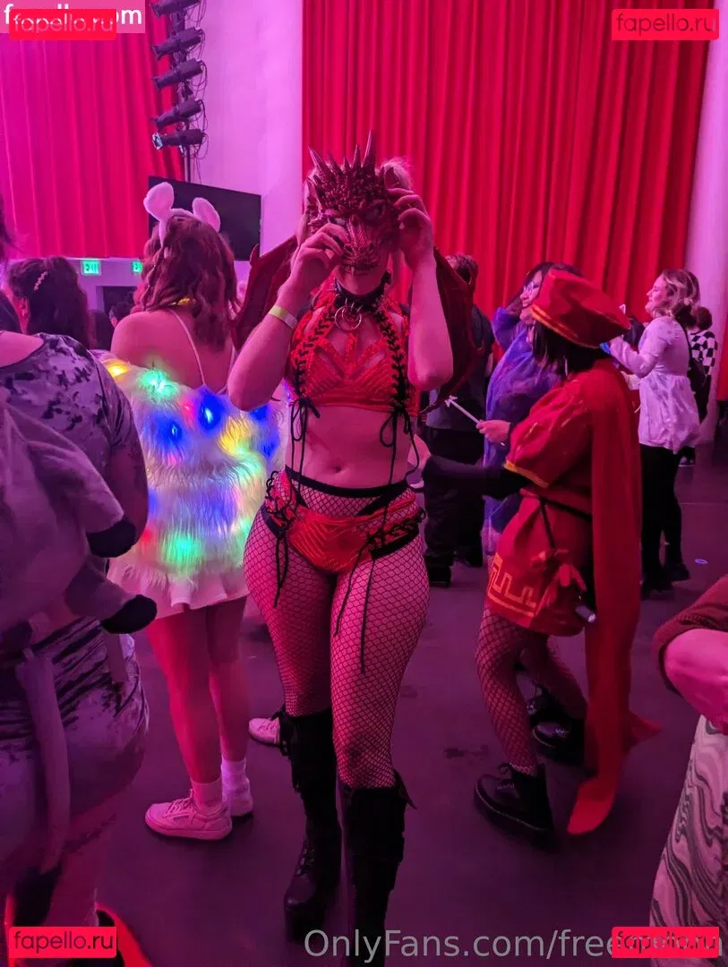 freemoon Onlyfans Photo Gallery 