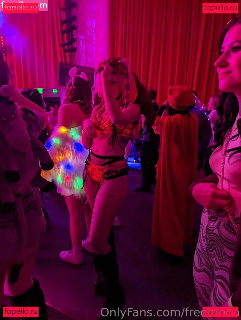 freemoon Onlyfans Photo Gallery 