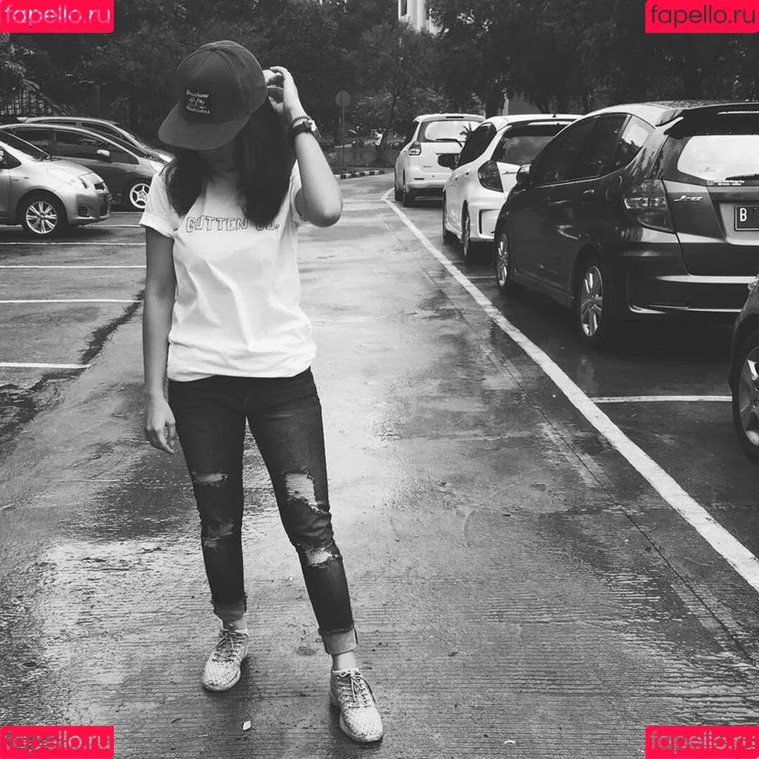 Ratu Desmi Azalia Onlyfans Photo Gallery 