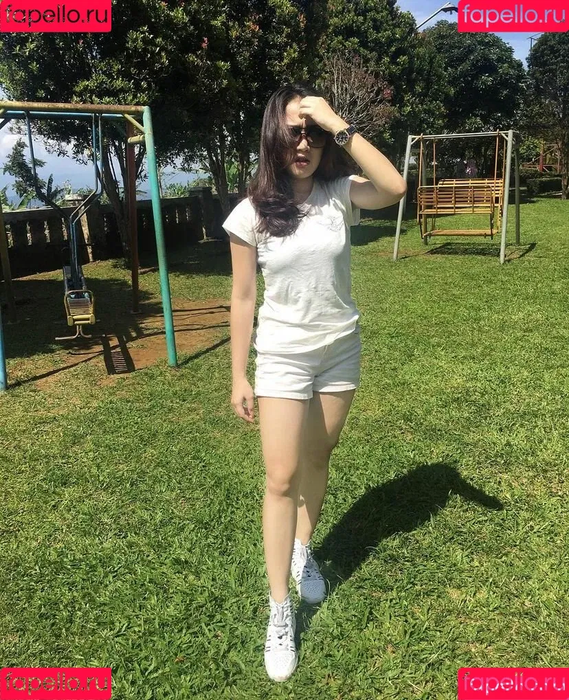 Ratu Desmi Azalia Onlyfans Photo Gallery 