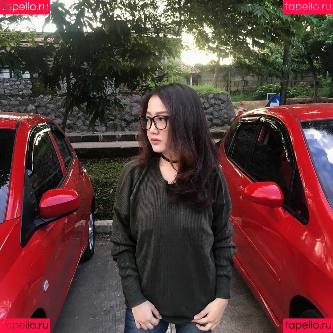 Ratu Desmi Azalia Onlyfans Photo Gallery 