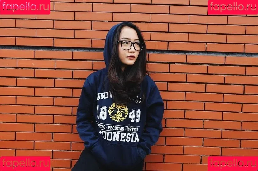Ratu Desmi Azalia Onlyfans Photo Gallery 
