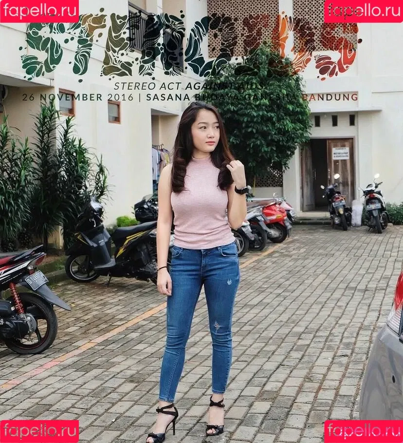 Ratu Desmi Azalia Onlyfans Photo Gallery 