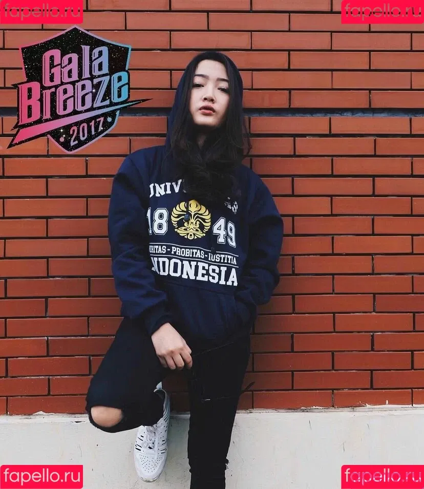 Ratu Desmi Azalia Onlyfans Photo Gallery 