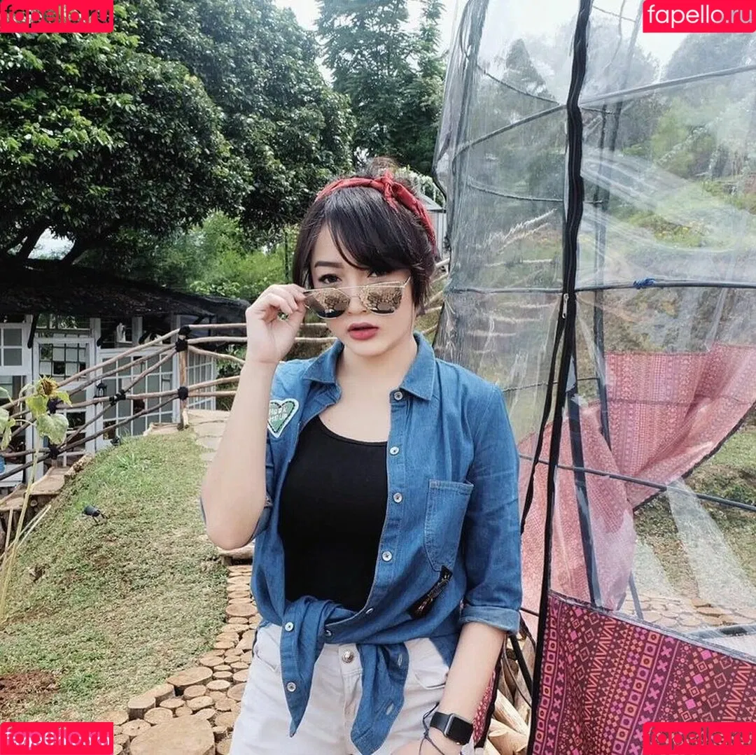 Ratu Desmi Azalia Onlyfans Photo Gallery 