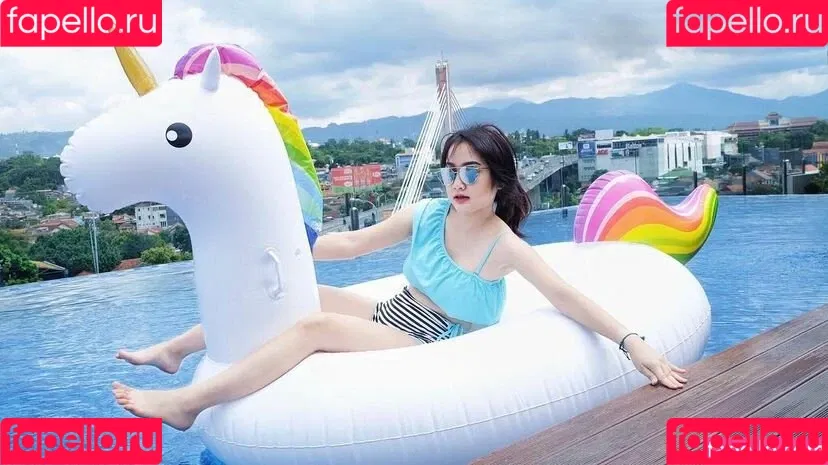 Ratu Desmi Azalia Onlyfans Photo Gallery 