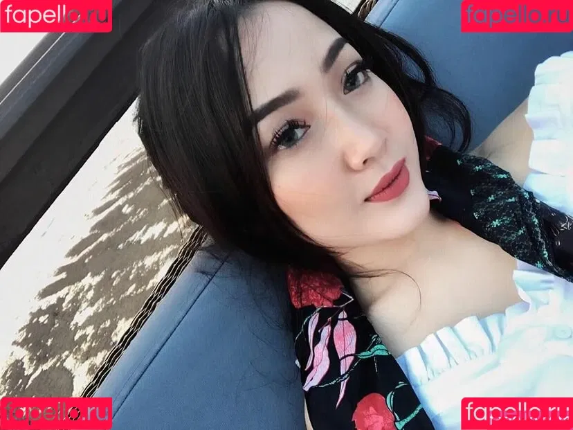 Ratu Desmi Azalia Onlyfans Photo Gallery 