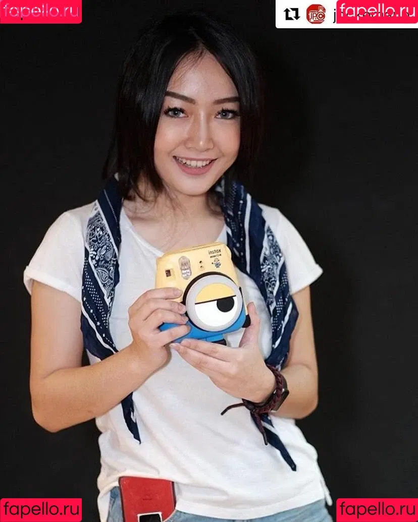 Ratu Desmi Azalia Onlyfans Photo Gallery 