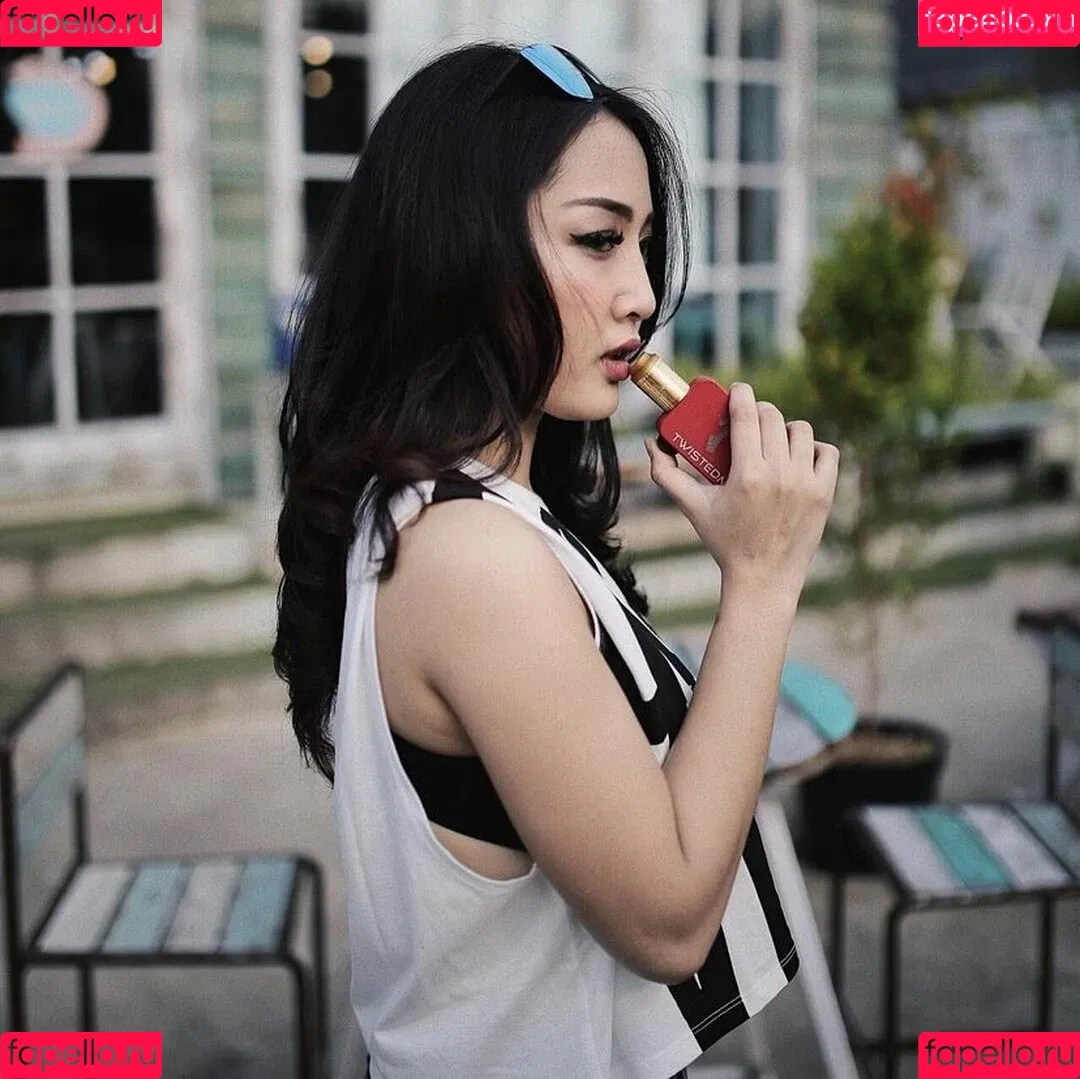 Ratu Desmi Azalia Onlyfans Photo Gallery 