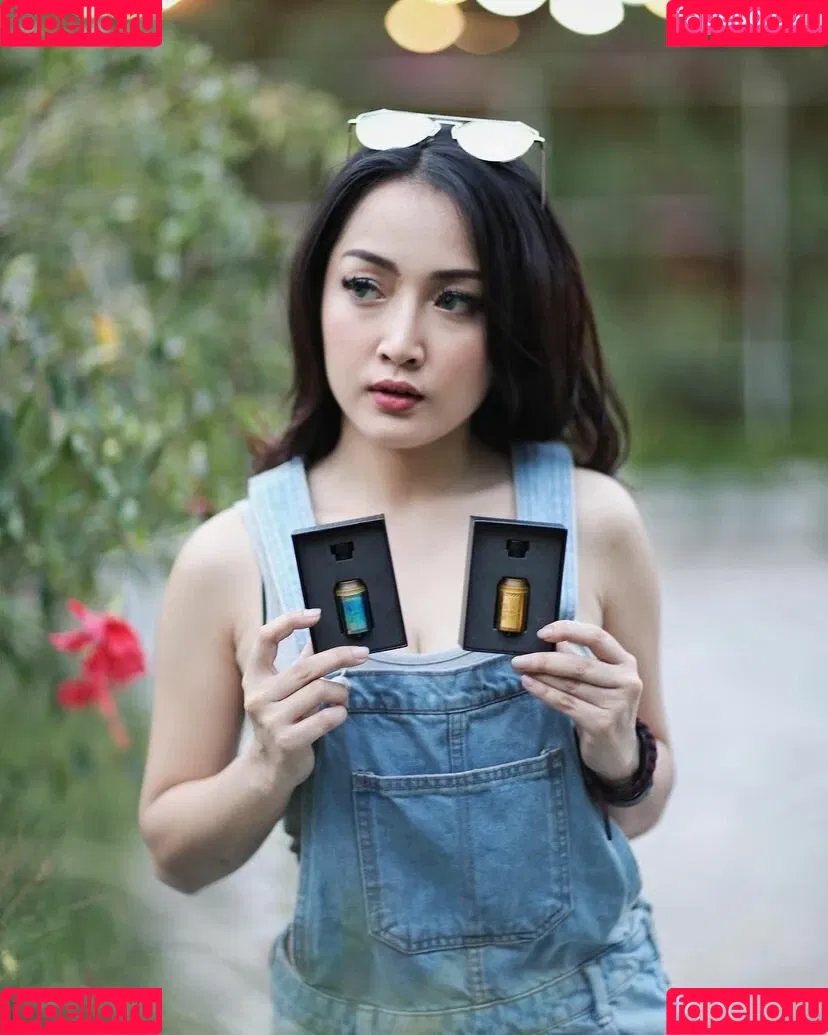 Ratu Desmi Azalia Onlyfans Photo Gallery 
