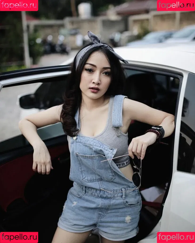 Ratu Desmi Azalia Onlyfans Photo Gallery 