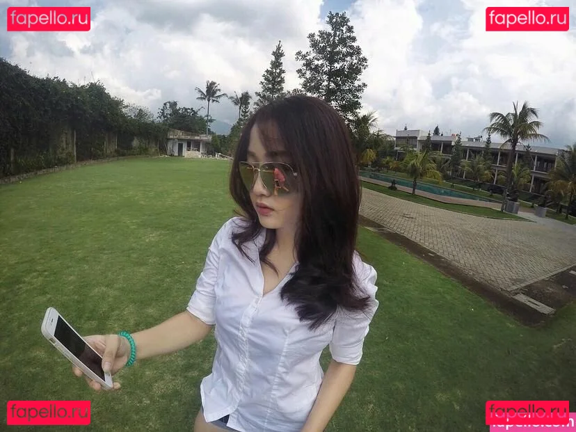 Ratu Desmi Azalia Onlyfans Photo Gallery 