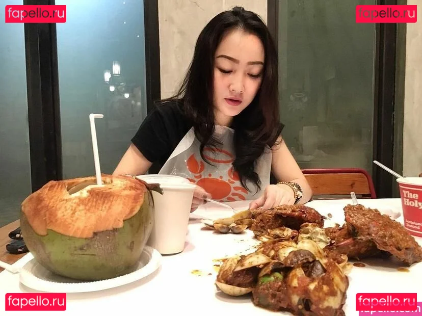 Ratu Desmi Azalia Onlyfans Photo Gallery 