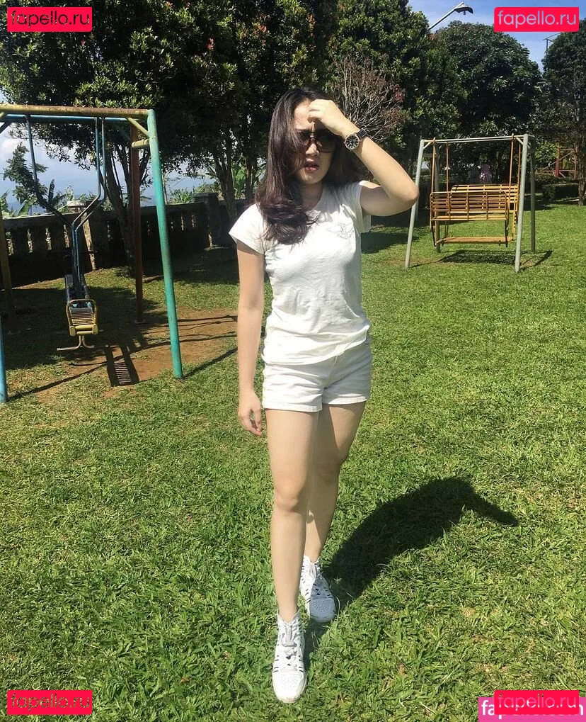 Ratu Desmi Azalia Onlyfans Photo Gallery 