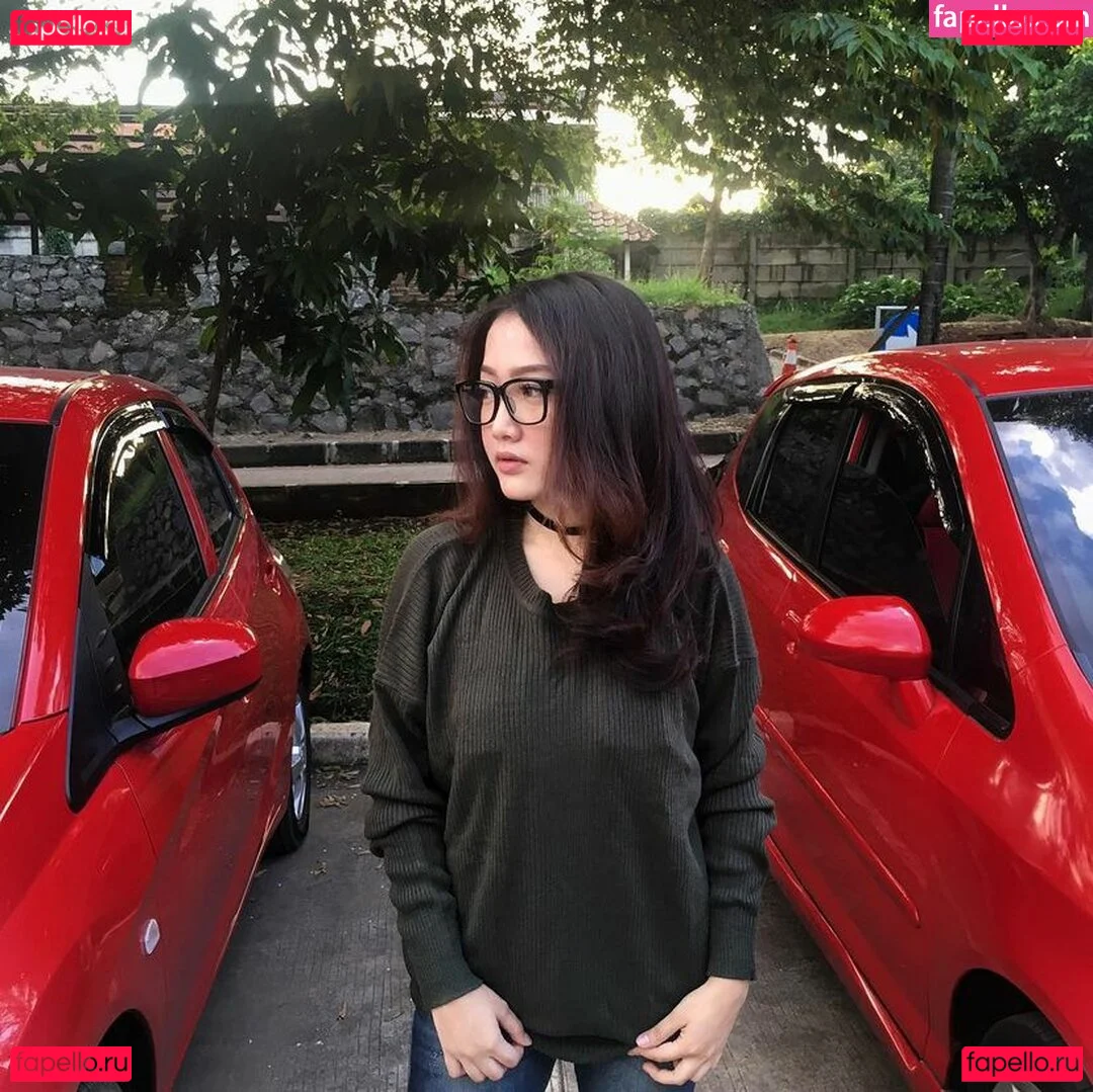 Ratu Desmi Azalia Onlyfans Photo Gallery 