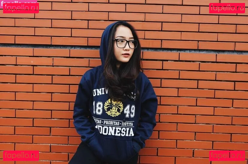 Ratu Desmi Azalia Onlyfans Photo Gallery 