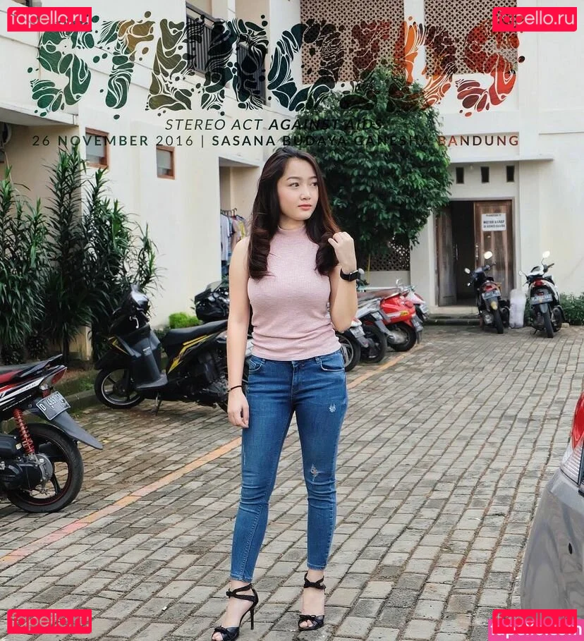 Ratu Desmi Azalia Onlyfans Photo Gallery 