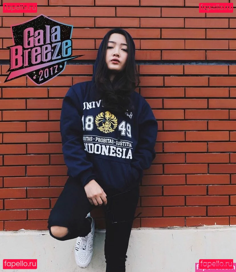 Ratu Desmi Azalia Onlyfans Photo Gallery 