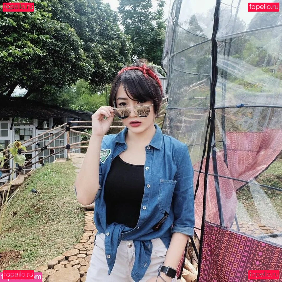 Ratu Desmi Azalia Onlyfans Photo Gallery 