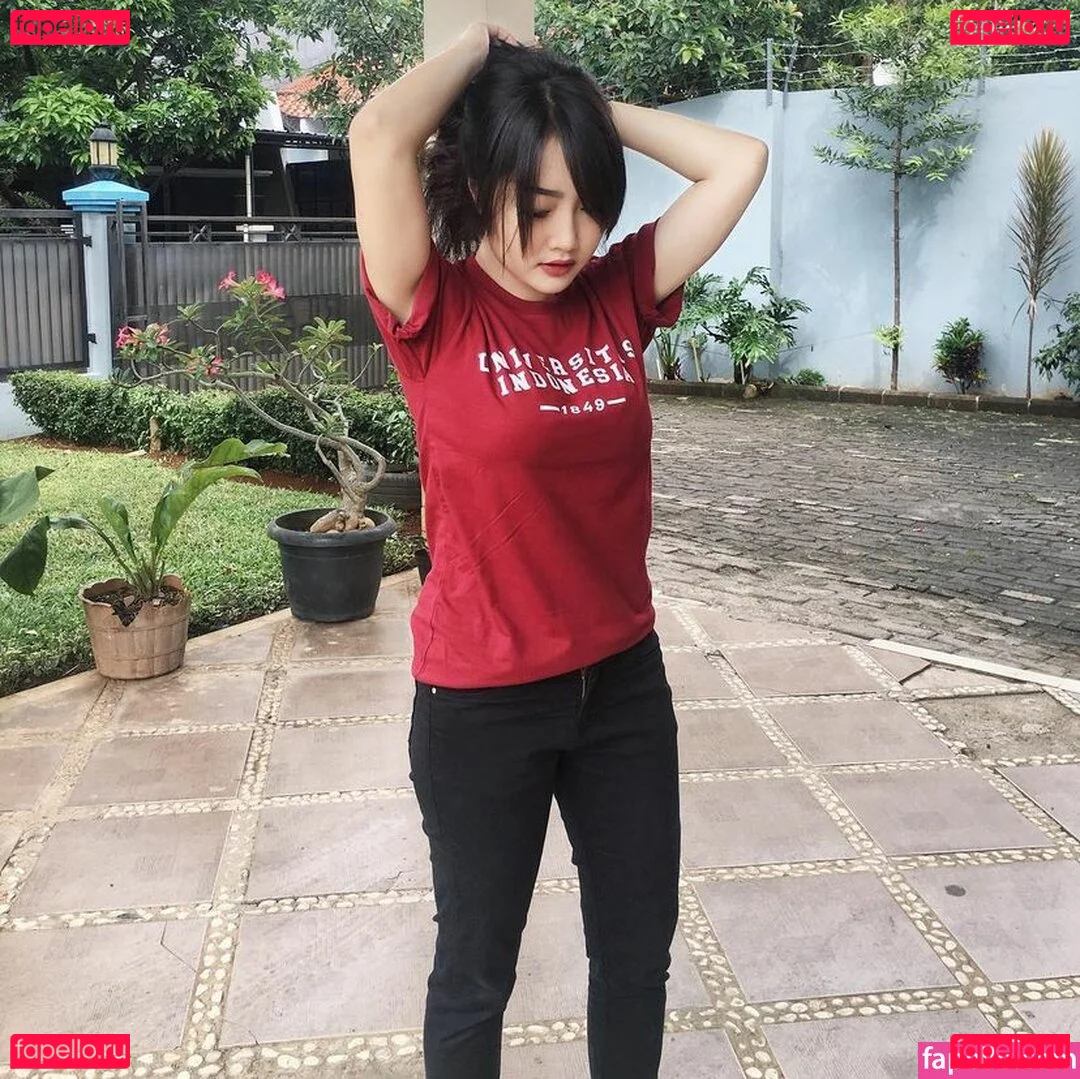 Ratu Desmi Azalia Onlyfans Photo Gallery 