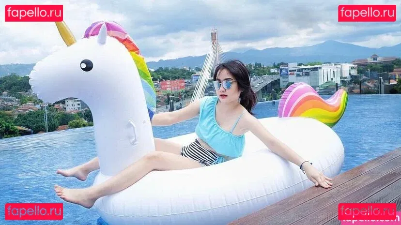 Ratu Desmi Azalia Onlyfans Photo Gallery 