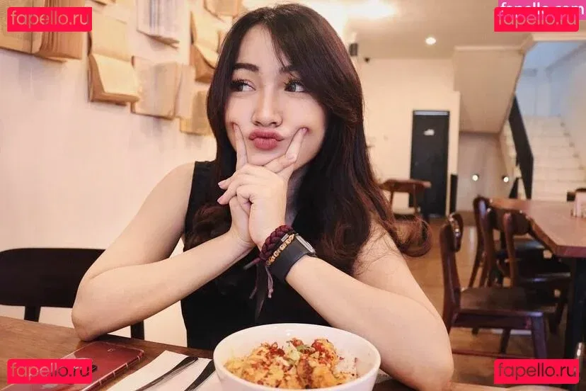 Ratu Desmi Azalia Onlyfans Photo Gallery 