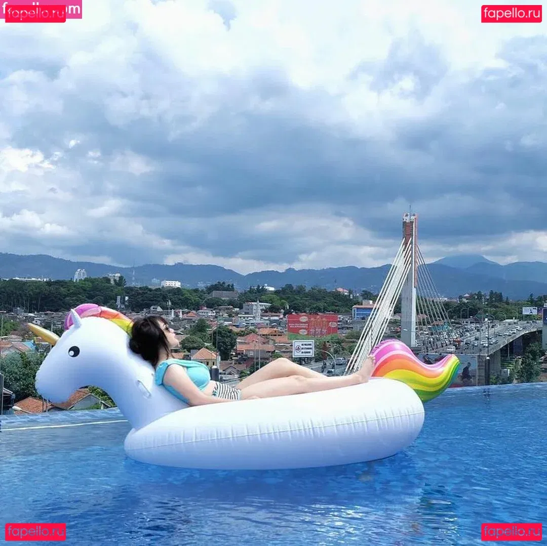 Ratu Desmi Azalia Onlyfans Photo Gallery 