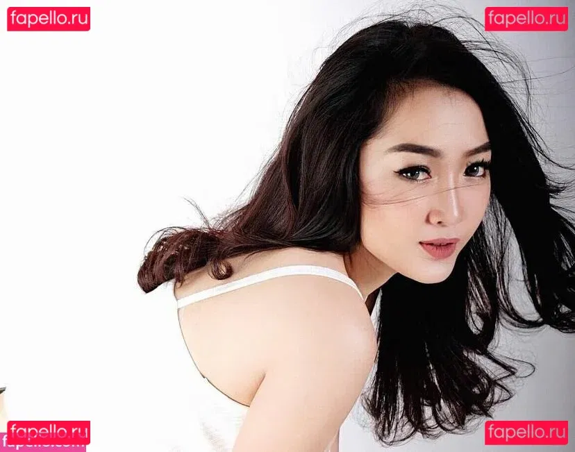 Ratu Desmi Azalia Onlyfans Photo Gallery 