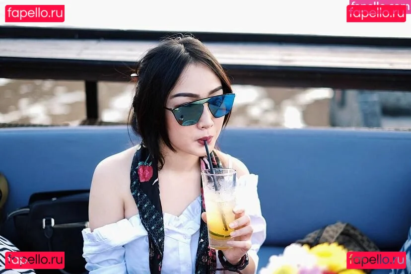 Ratu Desmi Azalia Onlyfans Photo Gallery 