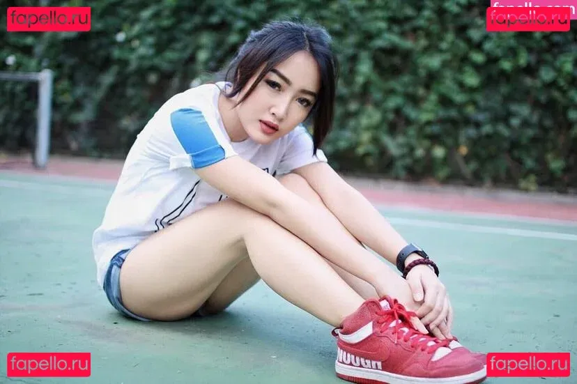 Ratu Desmi Azalia Onlyfans Photo Gallery 