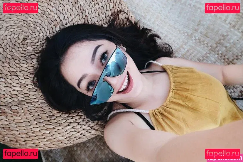 Ratu Desmi Azalia Onlyfans Photo Gallery 