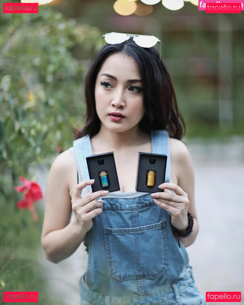 Ratu Desmi Azalia Onlyfans Photo Gallery 