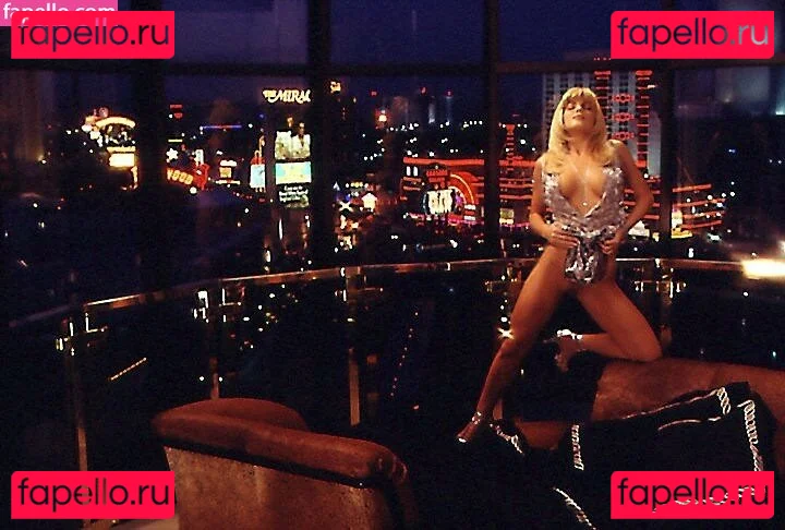 Donna D'Errico Onlyfans Photo Gallery 