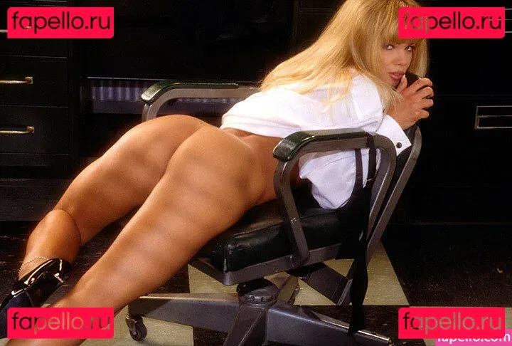 Donna D'Errico Onlyfans Photo Gallery 