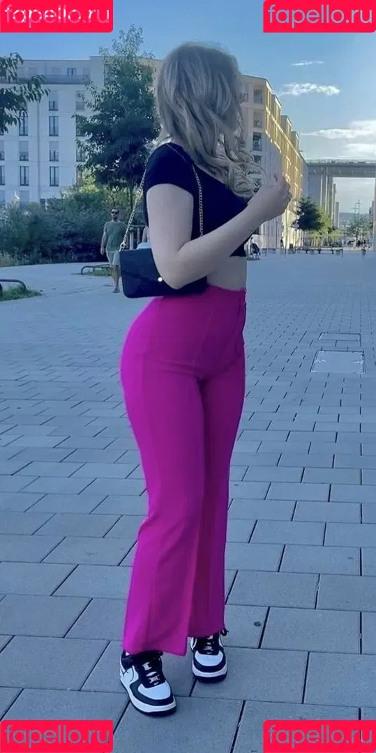emmi.krii Onlyfans Photo Gallery 