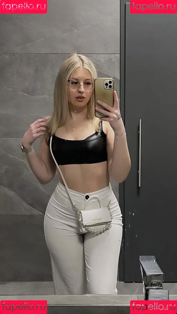 emmi.krii Onlyfans Photo Gallery 