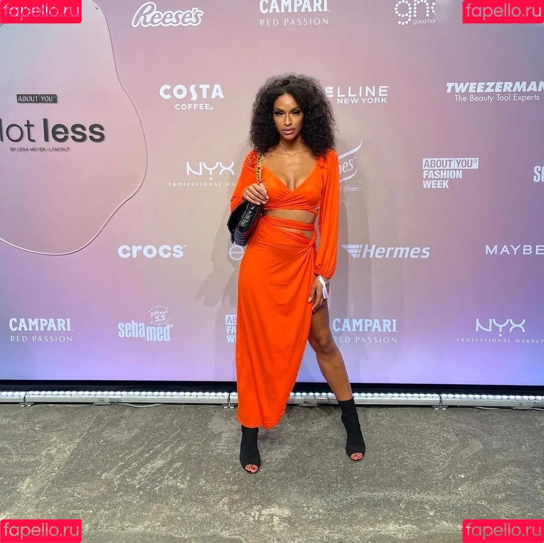 Cecilia Asoro Onlyfans Photo Gallery 