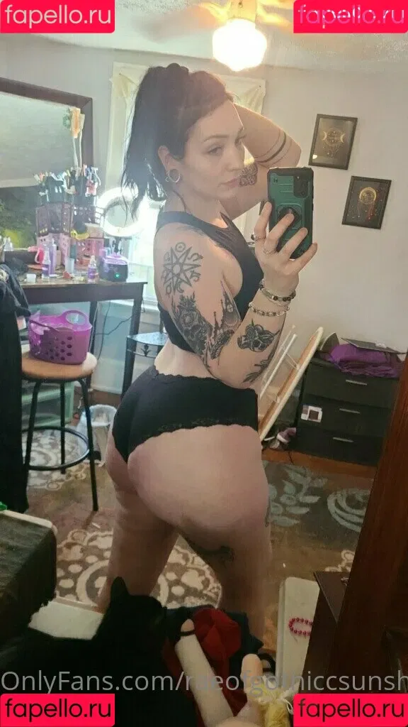 raeofgothiccsunshine Onlyfans Photo Gallery 