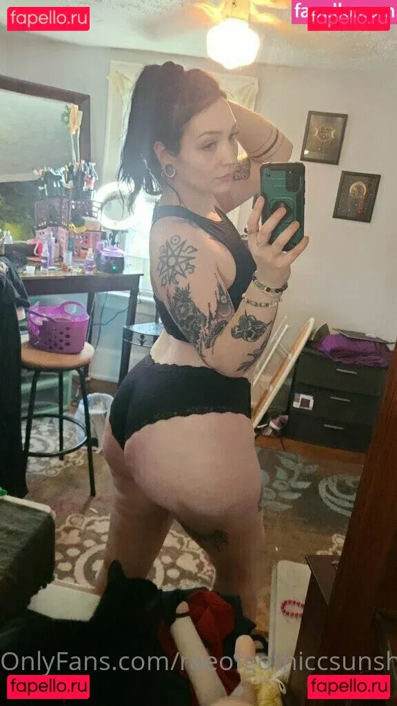 raeofgothiccsunshine Onlyfans Photo Gallery 