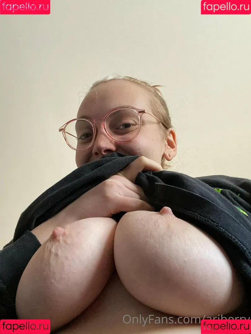 ariberry Onlyfans Photo Gallery 