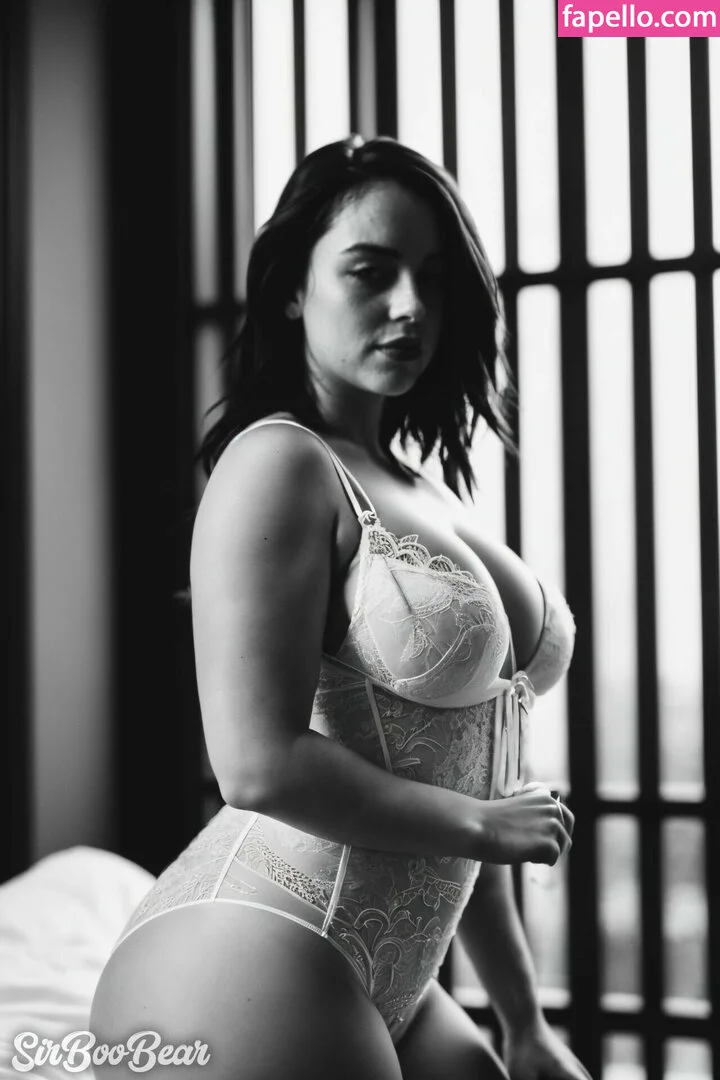 Billie Eilish Fake Onlyfans Photo Gallery 