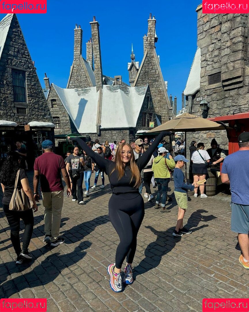 akarikitti Onlyfans Photo Gallery 