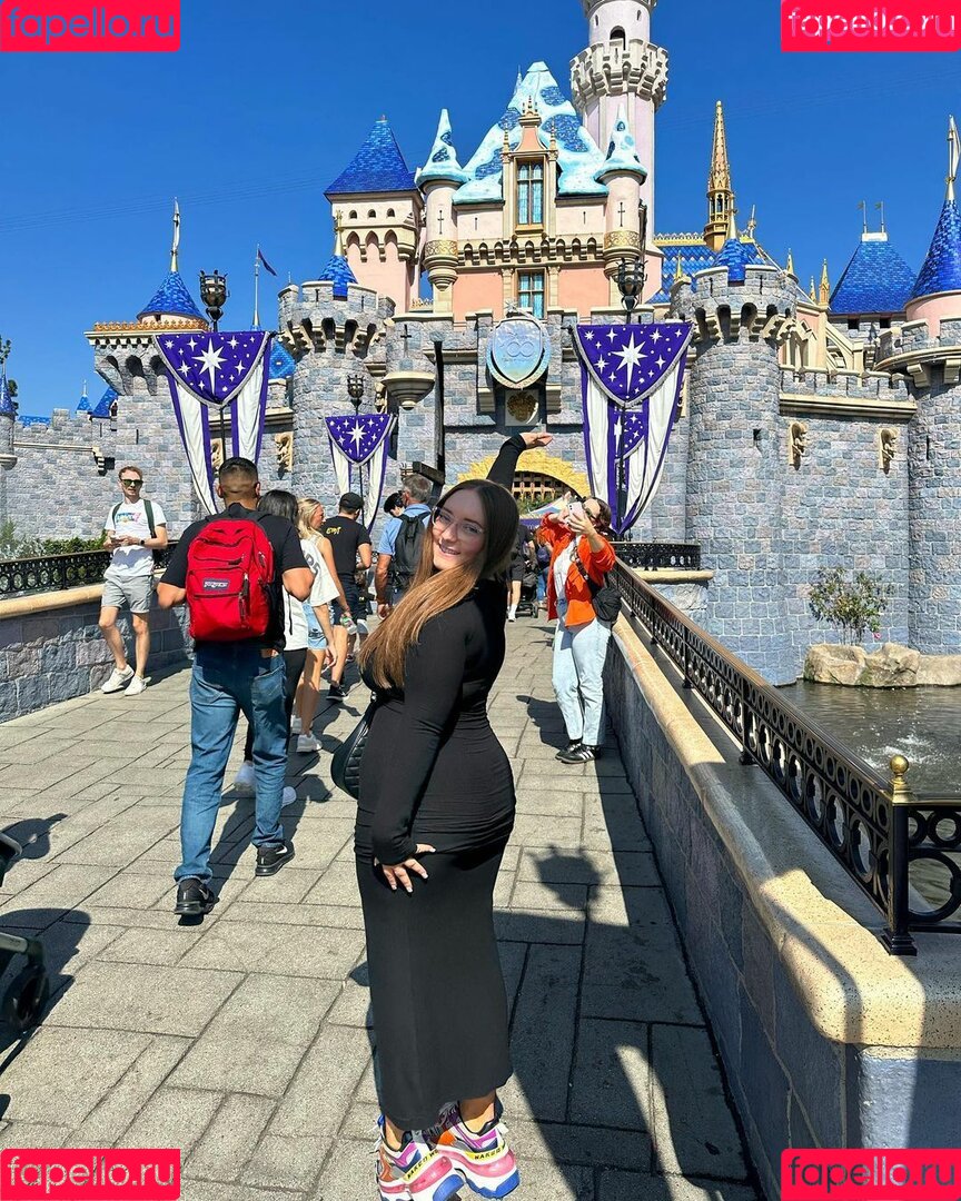 akarikitti Onlyfans Photo Gallery 