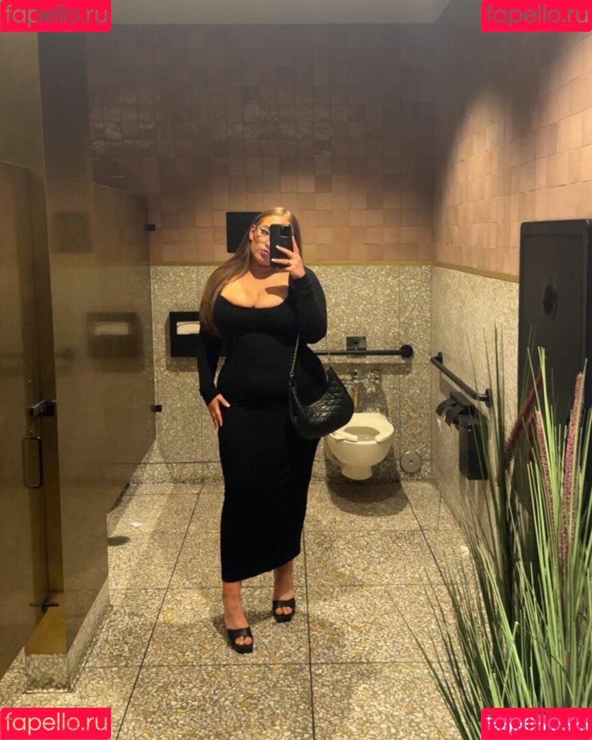 akarikitti Onlyfans Photo Gallery 