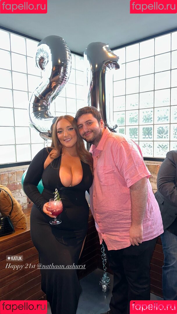 akarikitti Onlyfans Photo Gallery 