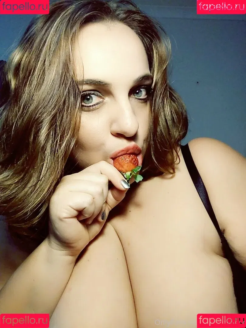 bustychelly Onlyfans Photo Gallery 